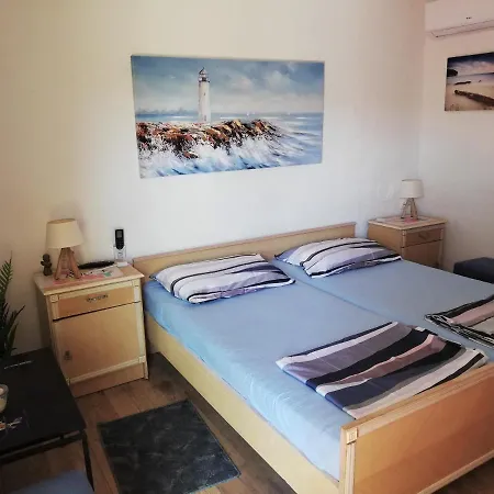 Angela -lopar Apartman *